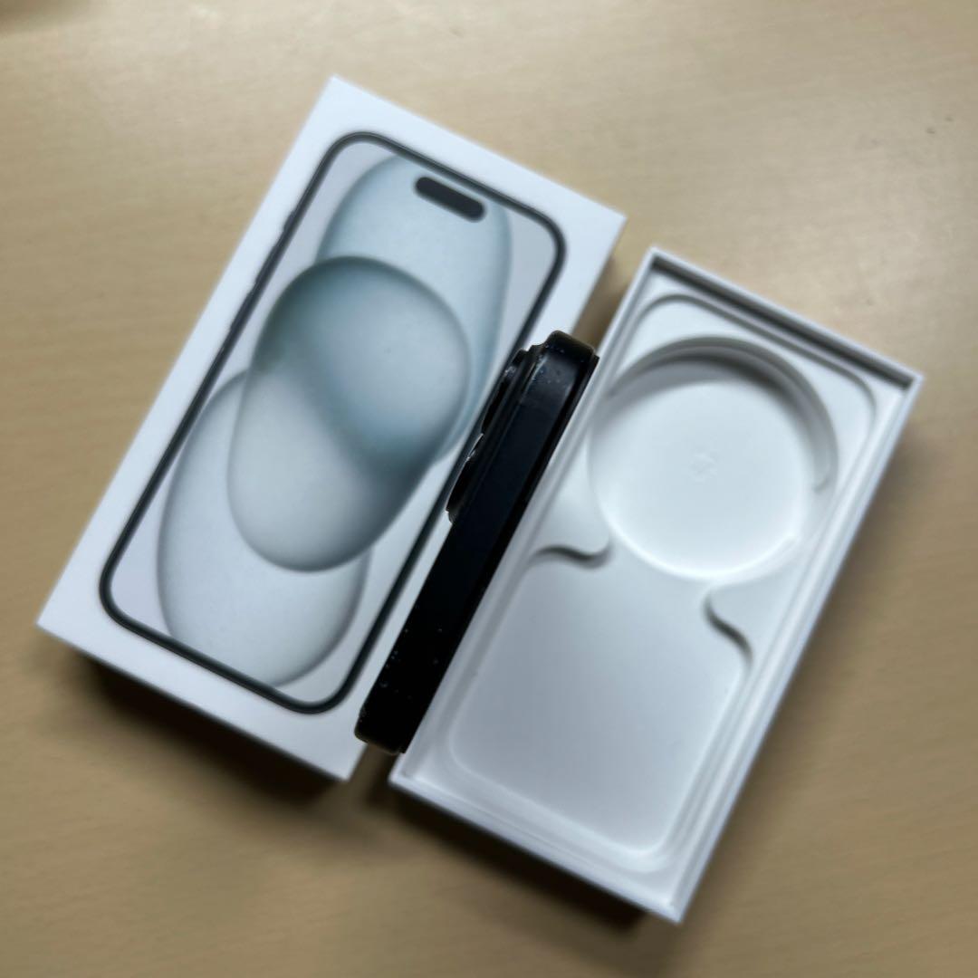 iPhone15 128GB SIMフリー　ブラック　背面割れあり