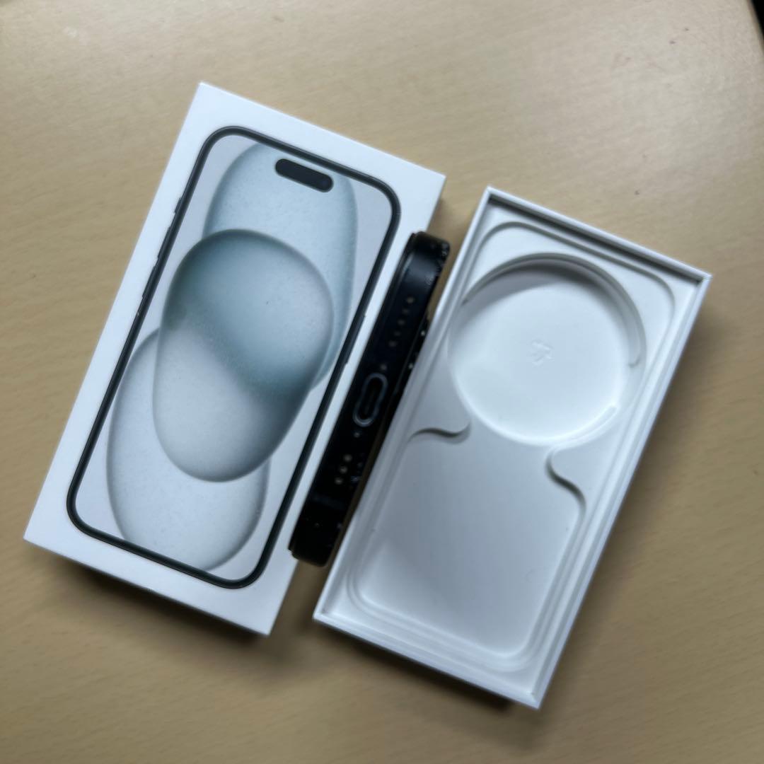 iPhone15 128GB SIMフリー　ブラック　背面割れあり