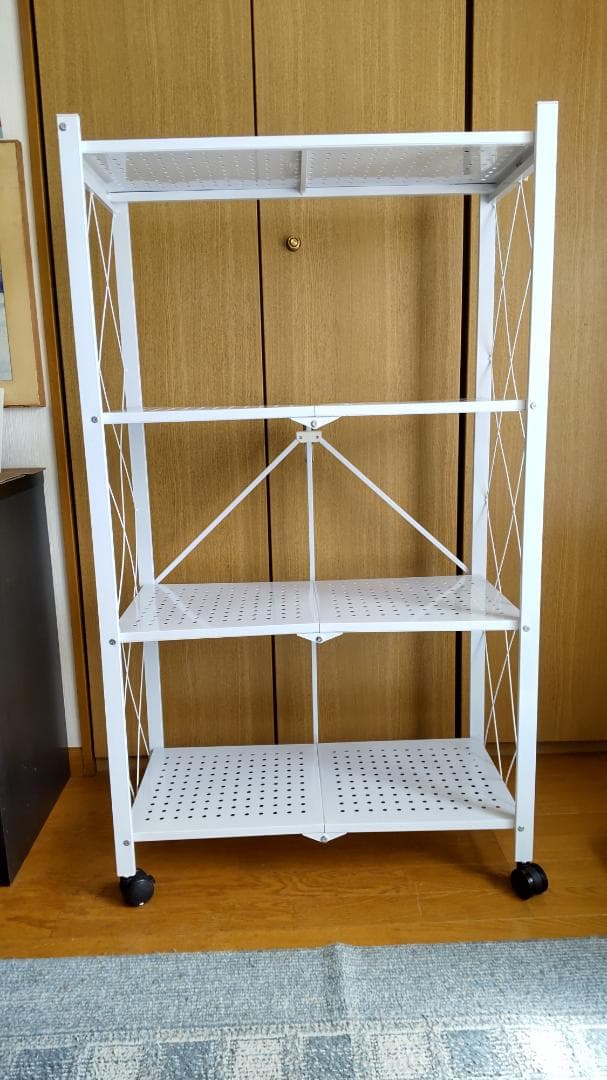簡単にワンタッチで折り畳みが出来る棚。4段、キャスター付き
