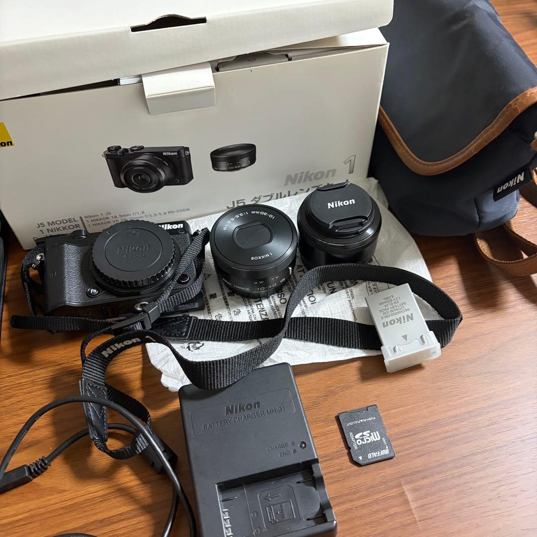 Nikon 1 J5 本体　単焦点レンズ・三脚・カメラケース付き