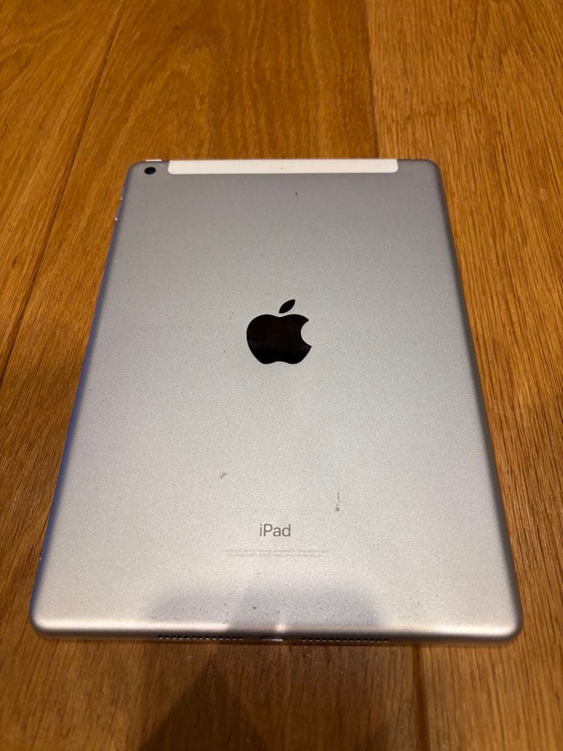 Apple iPad 第5世代　128GB シルバー 本体　充電器付き