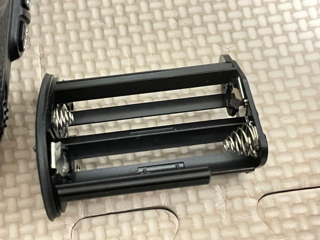 NIKON F１００ フィルムカメラ　バッテリーグリップ、ストラップ