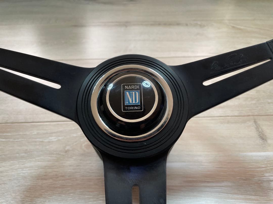 NARDI ナルディ　3スポーク レザー ステアリングホイール T-02ボス付き