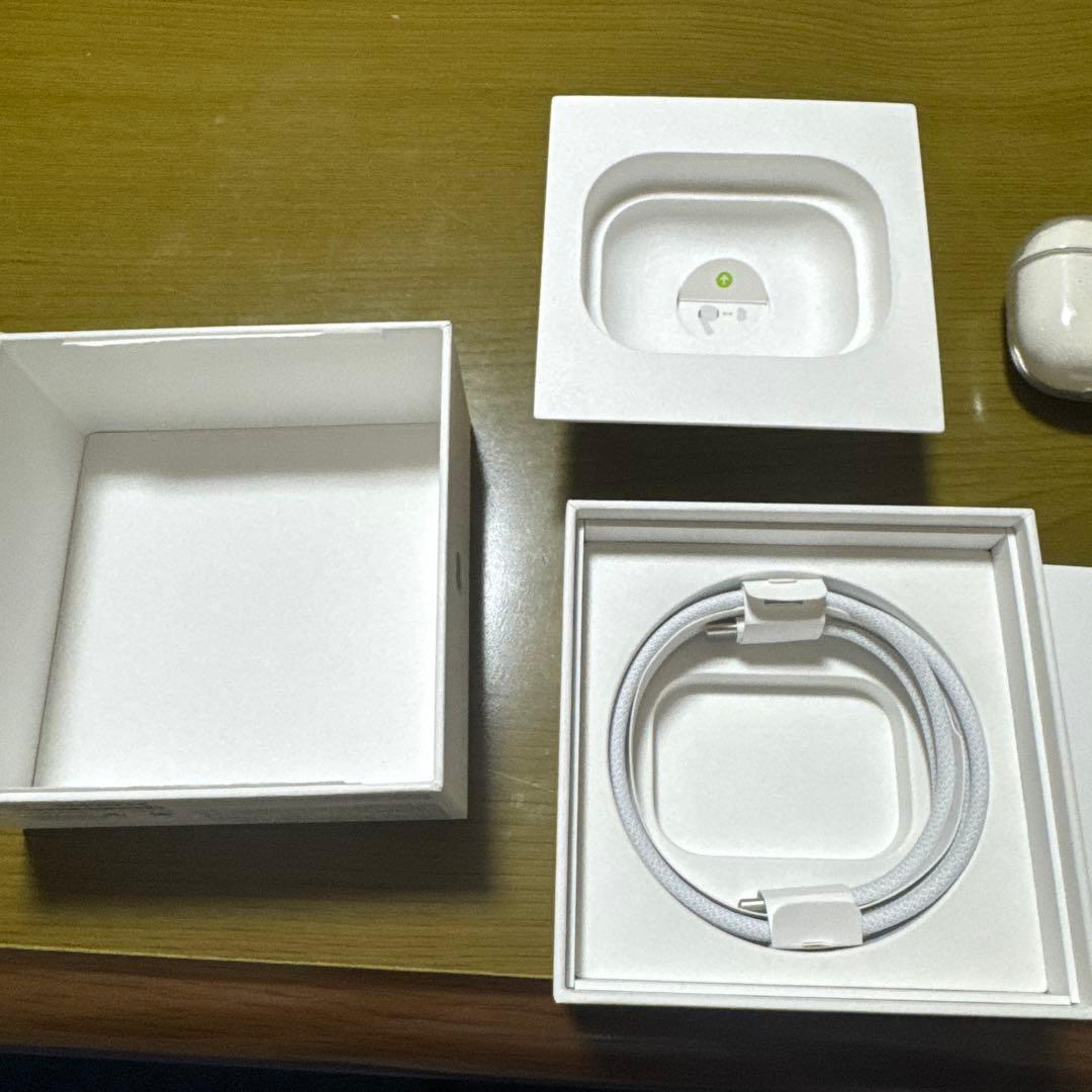 airPods Pro第2世代本体 純正品　ホワイト 充電ケース付き