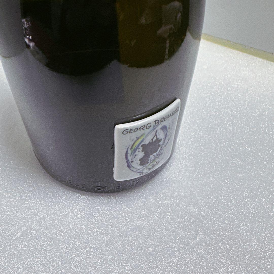 ゲオルグ・ブロイヤー陶器が張り付けてあり、高級感もあります。辛口ワイン