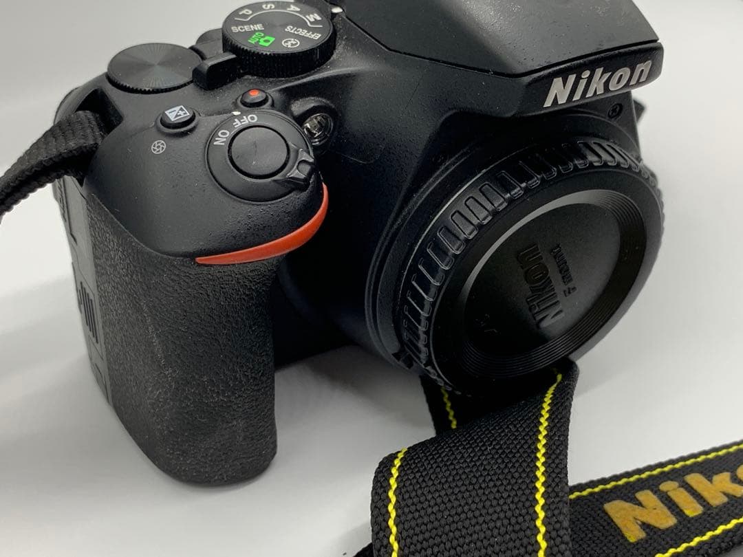 デジタル一眼カメラ Nikon D5600 レンズ2個付き（標準・単焦点