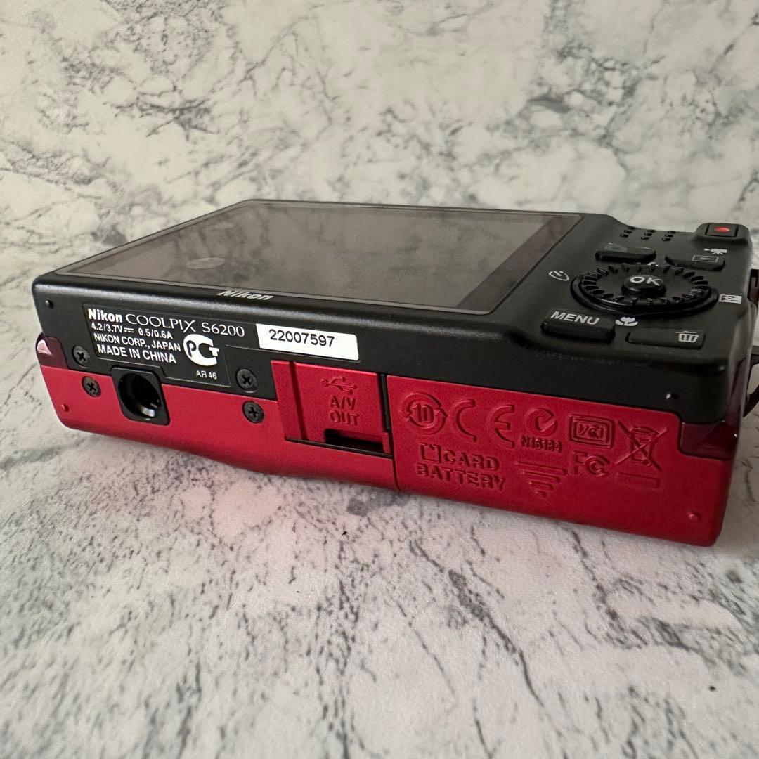 美品 Nikon COOLPIX S6200 レッド コンパクトデジタルカメラ