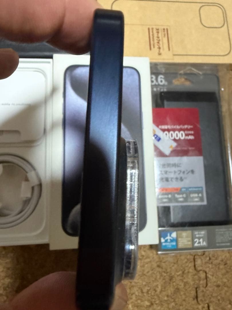 送料込み新品モバイルバッテリ付Apple iPhone15Promax256GB