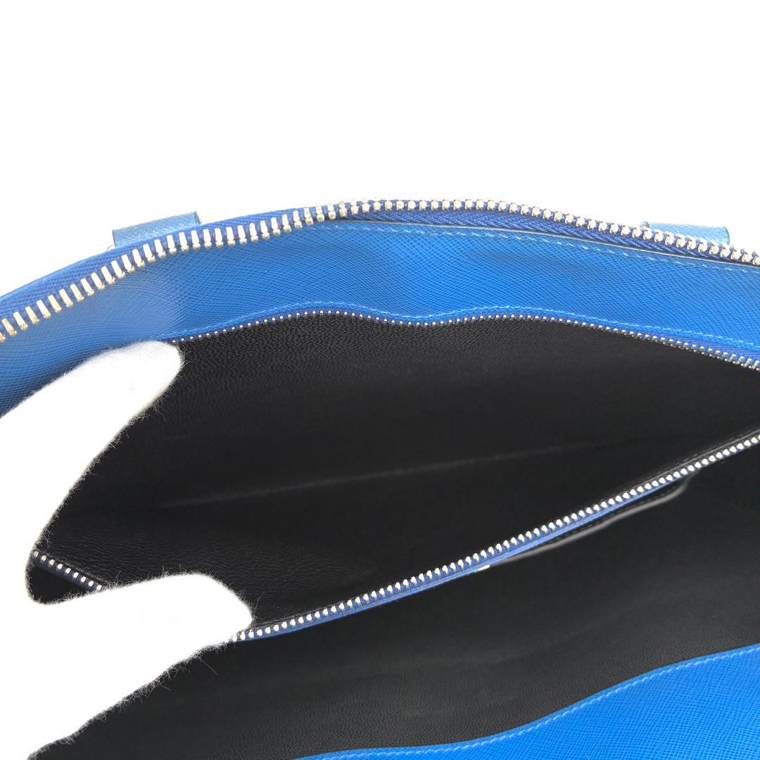 極美品 プラダ ビジネスバッグ 三角ロゴ サフィアーノレザー 白タグ ブルー