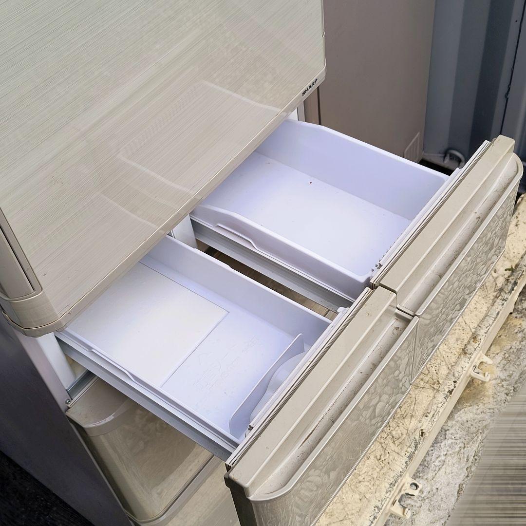 運搬取付無料！シャンパンゴールドのスリムなボディ！純正SHARP冷蔵庫　完動品！