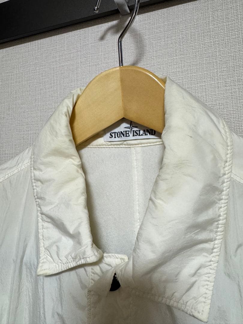 Stone  ナイロンジャケット　ロゴパッチ付き