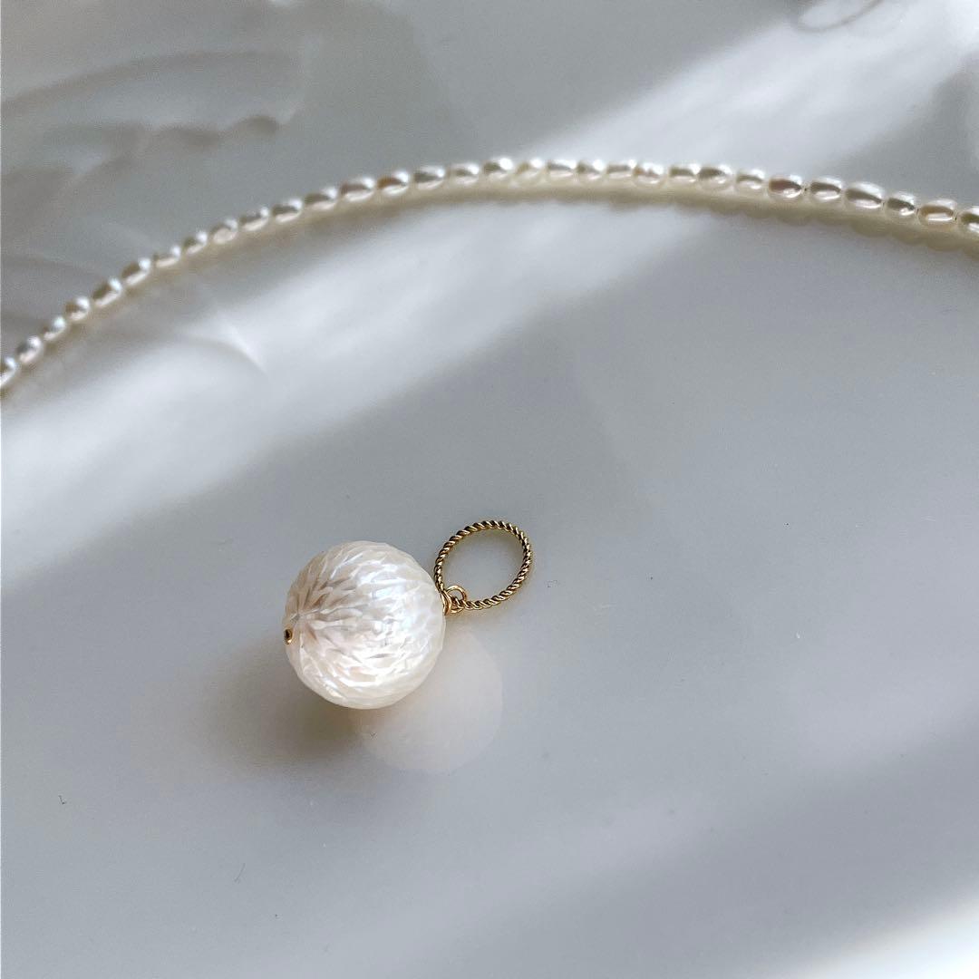 桃色の雲◆ドラゴンスケールカービング✧淡水パールネックレストップ