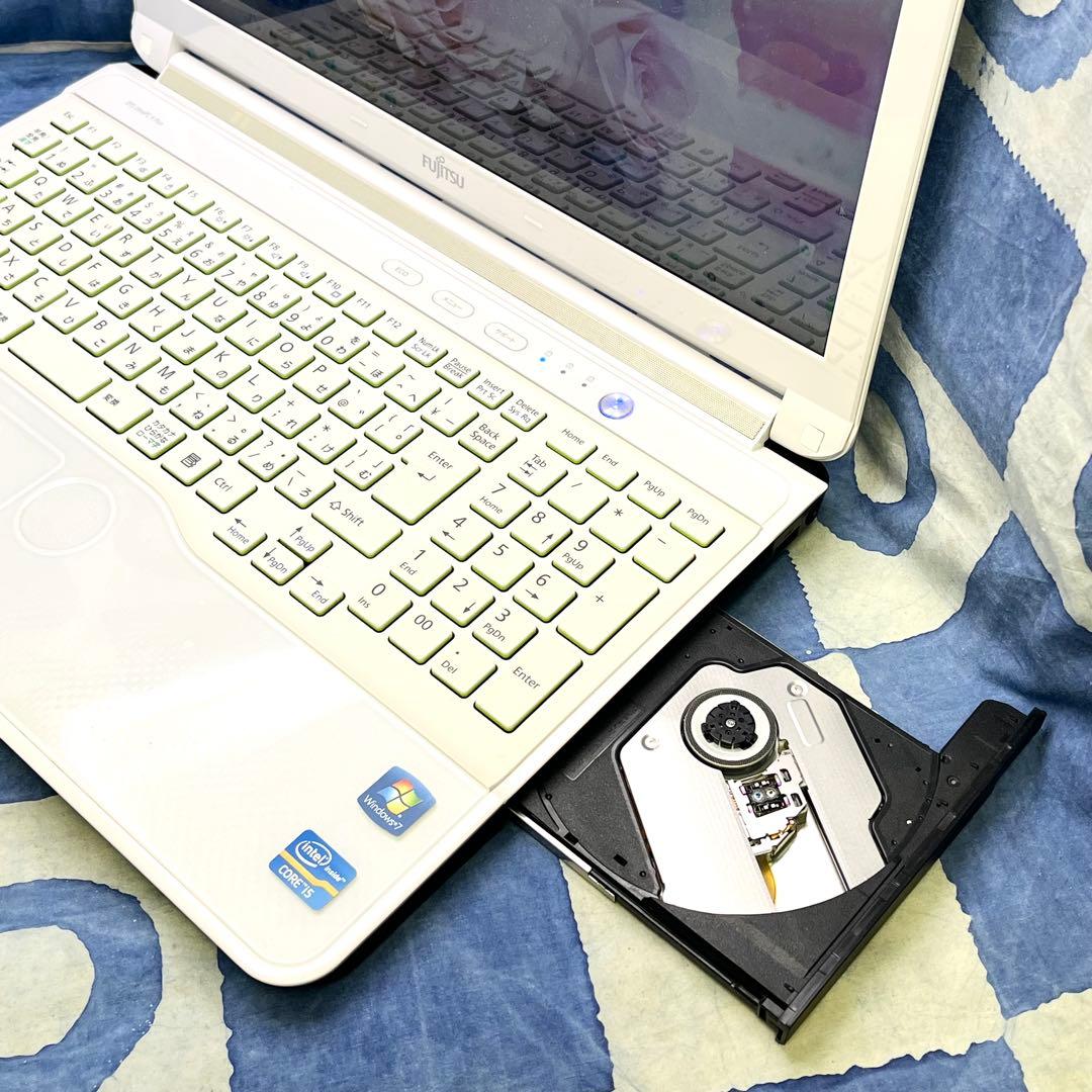 爆速SSD512GB☆i5☆人気白ノートパソコン♪ブルーレイ&カメラ！Win11