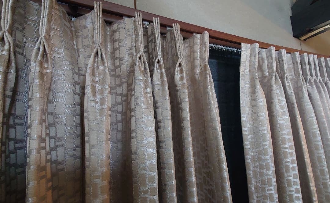 激安！希少！国内高級一流メーカー新品未使用現行モデル！大型両開き仕様-①　遮光