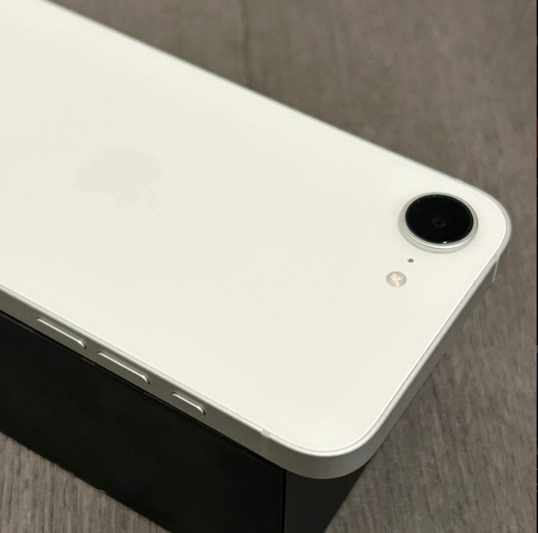 【新品同様】iPhone 16e｜128GB｜SIMフリー版　バッテリー100％