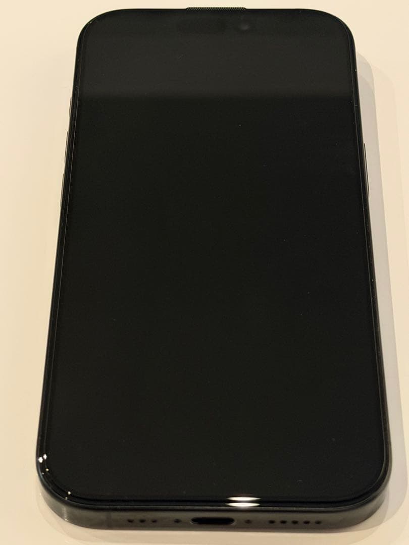 iPhone 16 Pro 256gb 画面上部小傷有り　ブラックチタン