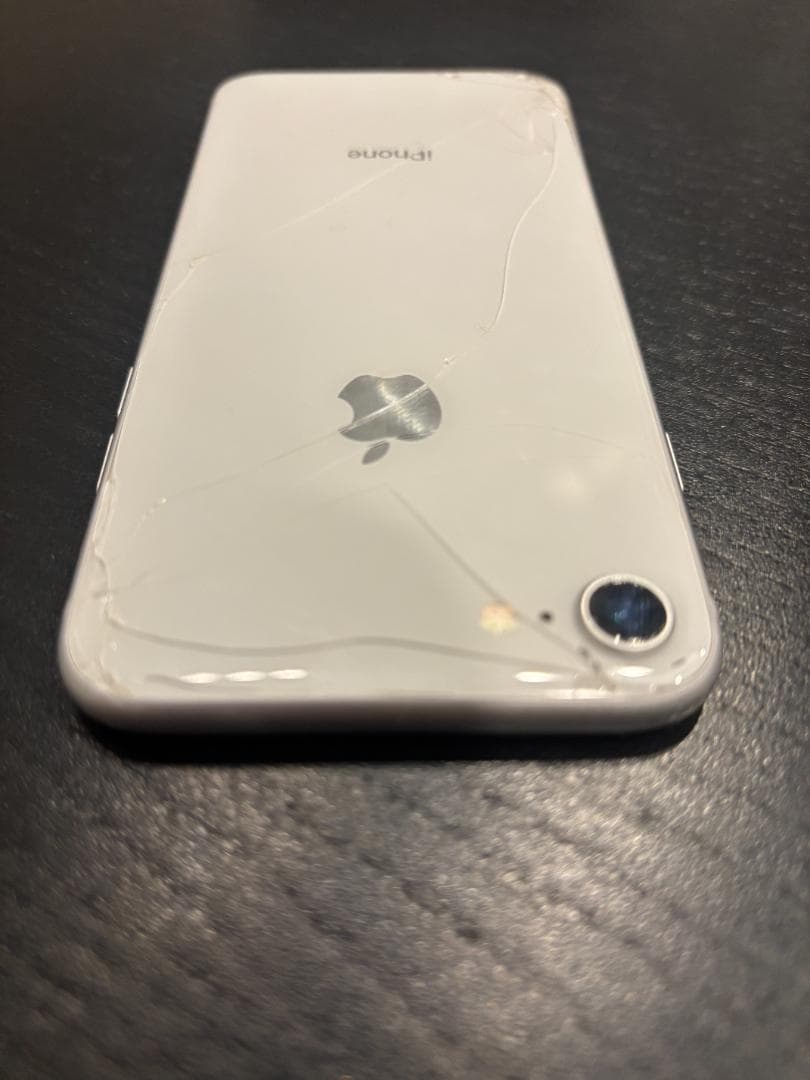 T*t様 iPhone8 64GB シルバー SIMフリー 背面割れあり