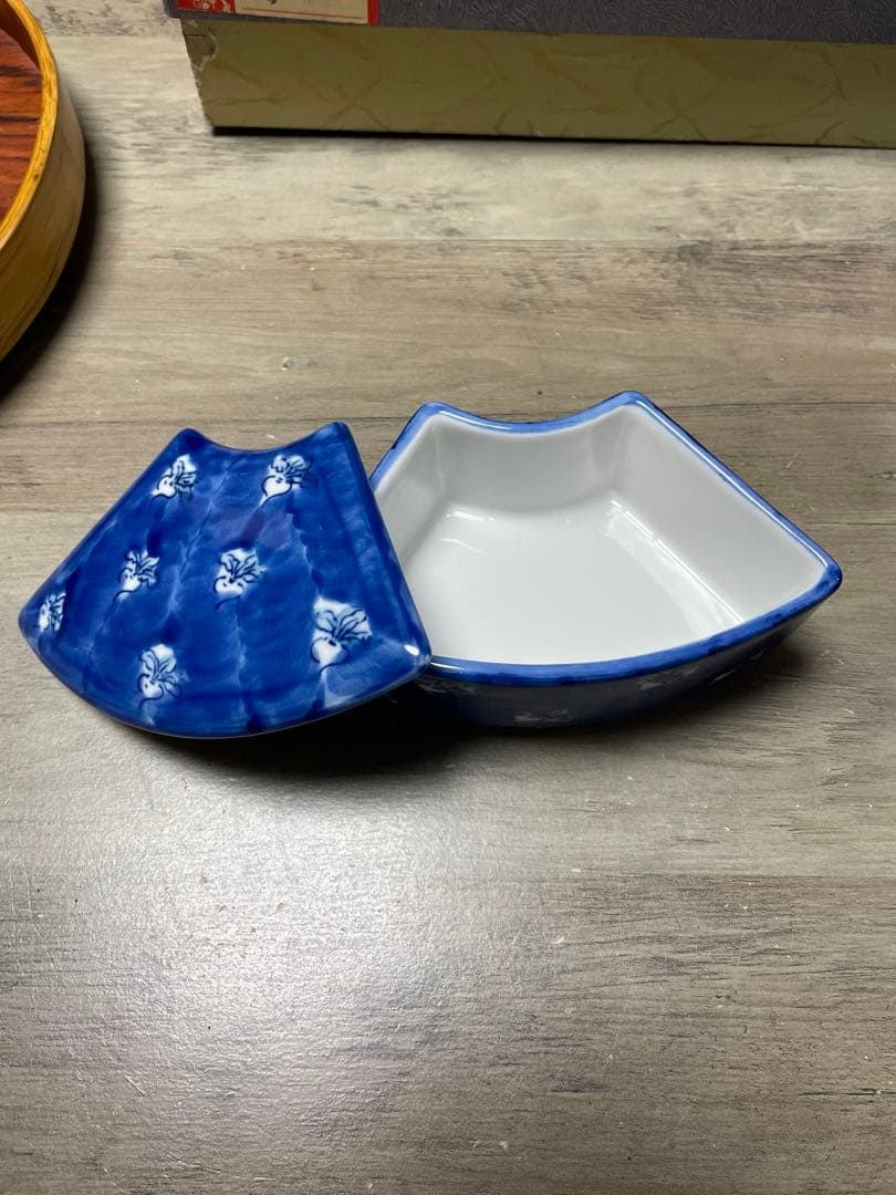 青磁 仕切り付き 菓子鉢 / 回転式オードブル皿（箱付き）
