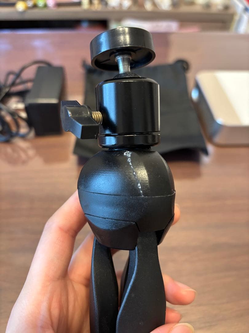 プロジェクター本体と付属品一式