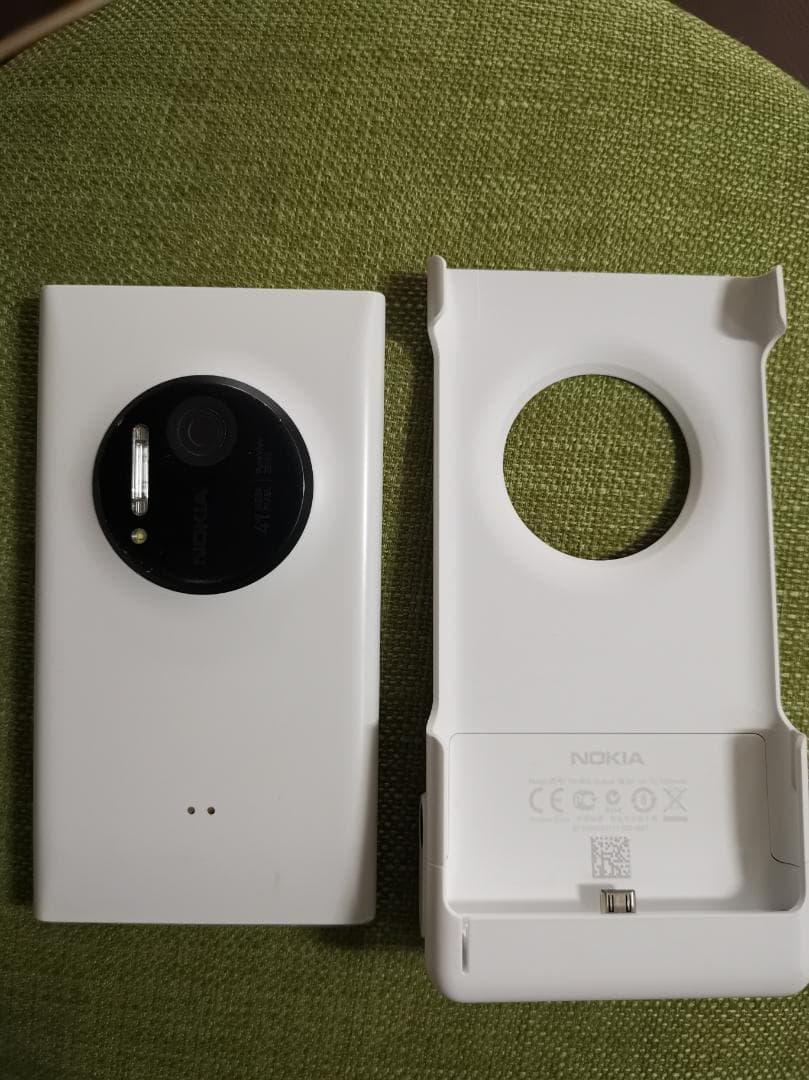 Nokia Lumia 1020 White + カメラグリップ