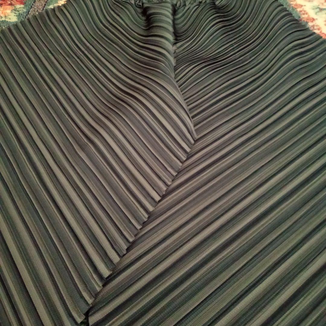 PLEATS PLEASE　ボリュームパンツ