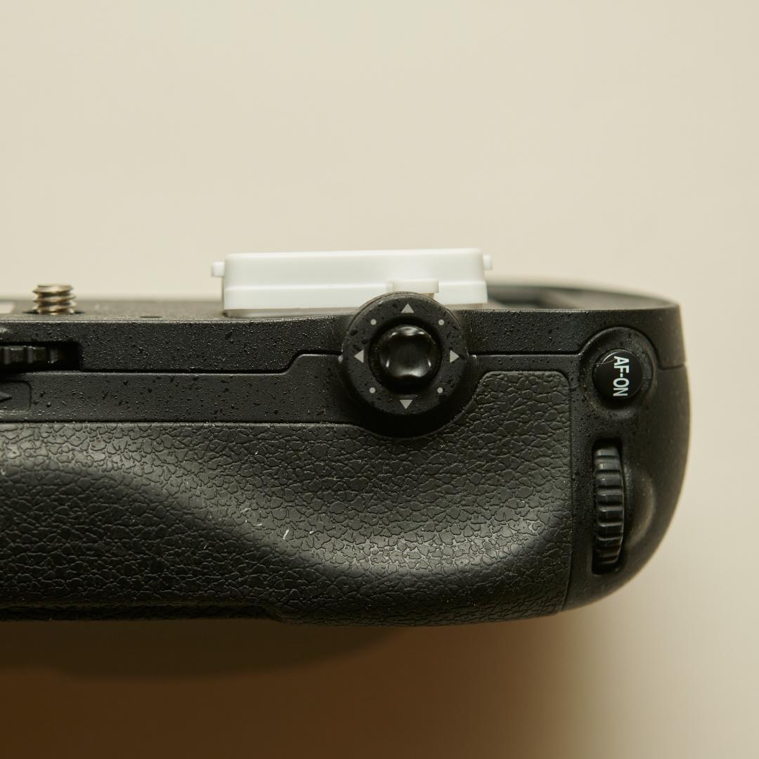 Nikon マルチパワーバッテリーパック MB-D12