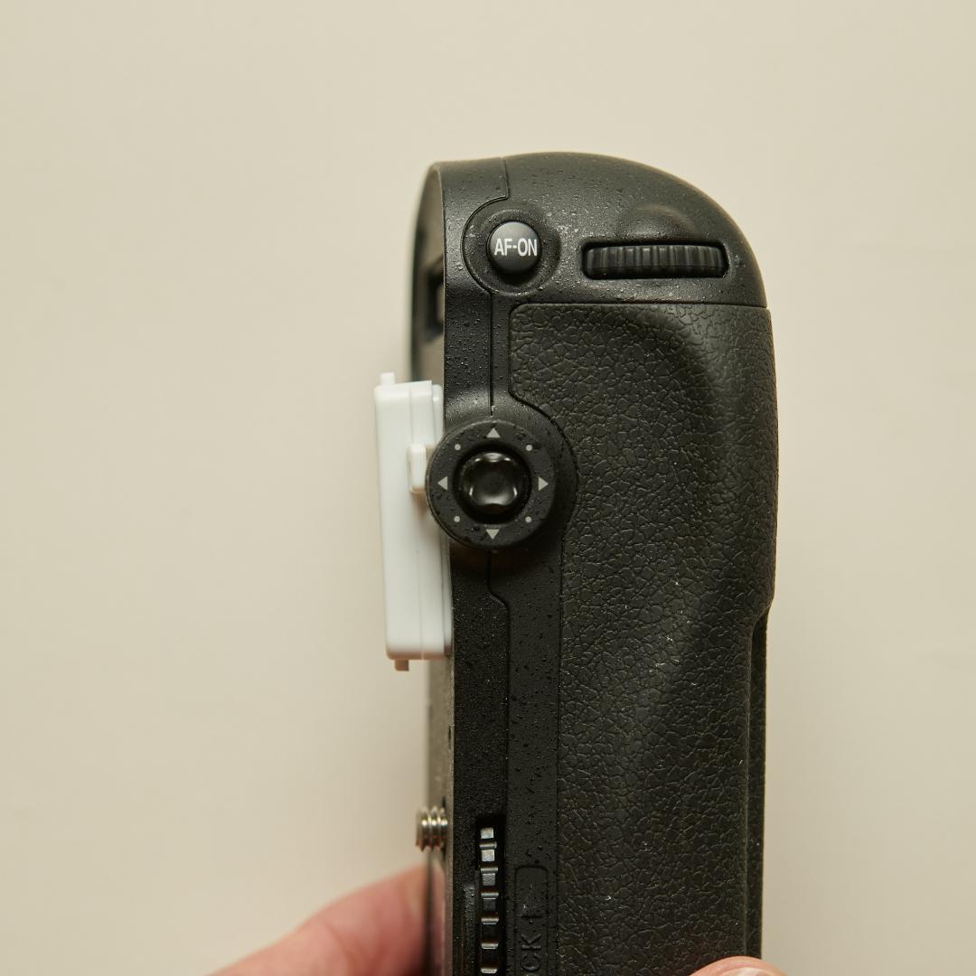 Nikon マルチパワーバッテリーパック MB-D12