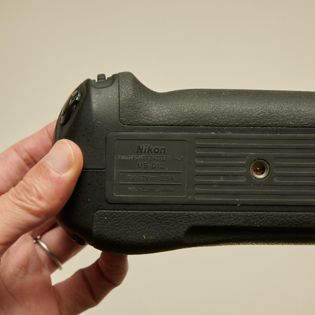 Nikon マルチパワーバッテリーパック MB-D12