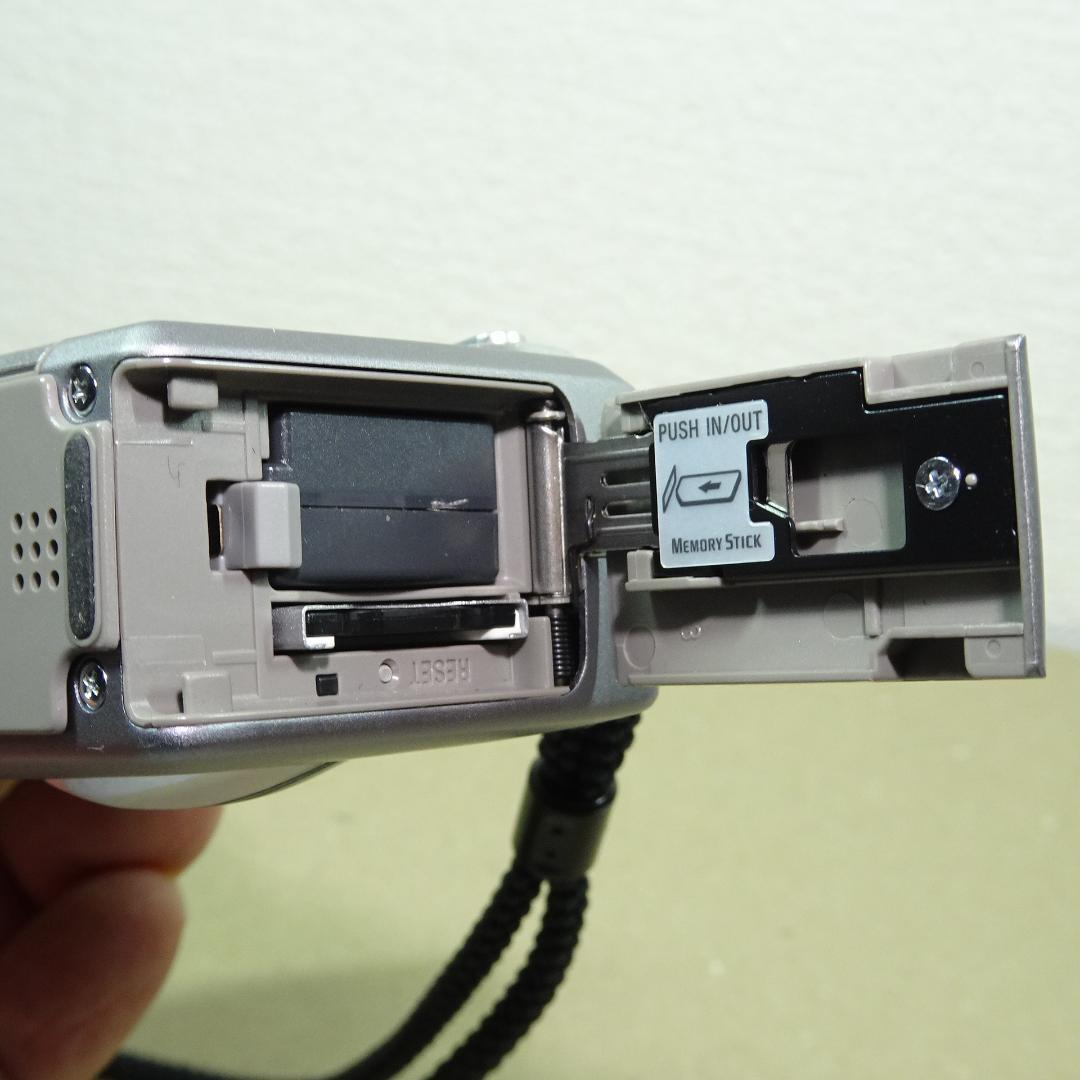 ソニー Cyber-shot DSC-P10 コンデジ 5.0メガピクセル
