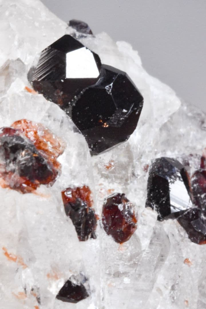 パキスタンスカルドゥ産 ガーネットオンクォーツ