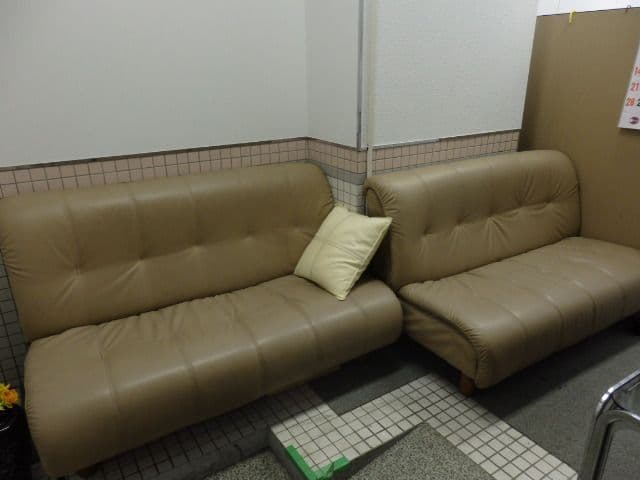 本革でかなりしっかりしてます。クッション性は抜群です。