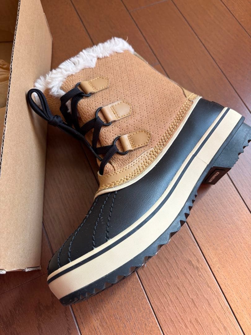 新品　SOREL 防水ファー付きレースアップブーツ