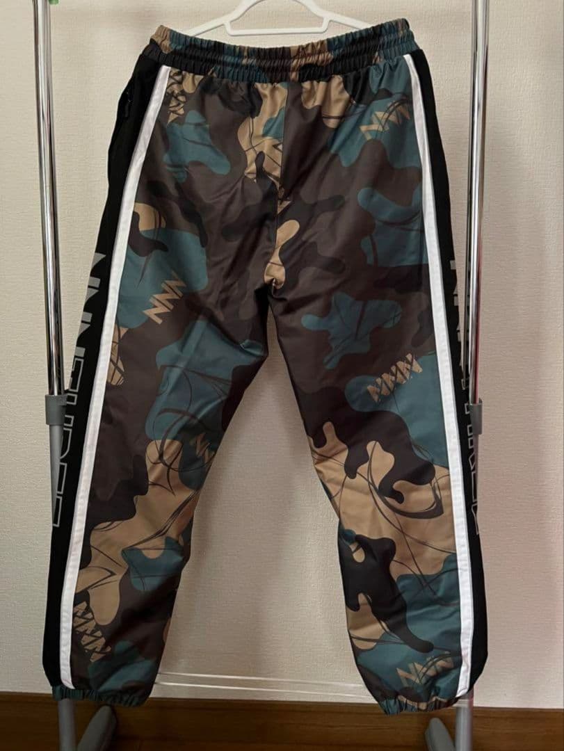 NNN（エヌスリー）　スノーボードパンツ　ウェア
