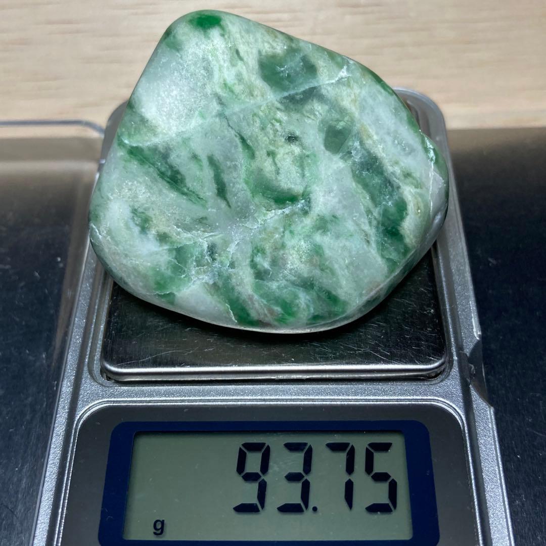 【専用品】　糸魚川翡翠　インペリアルジェダイト　翡翠　原石　93.7ｇ
