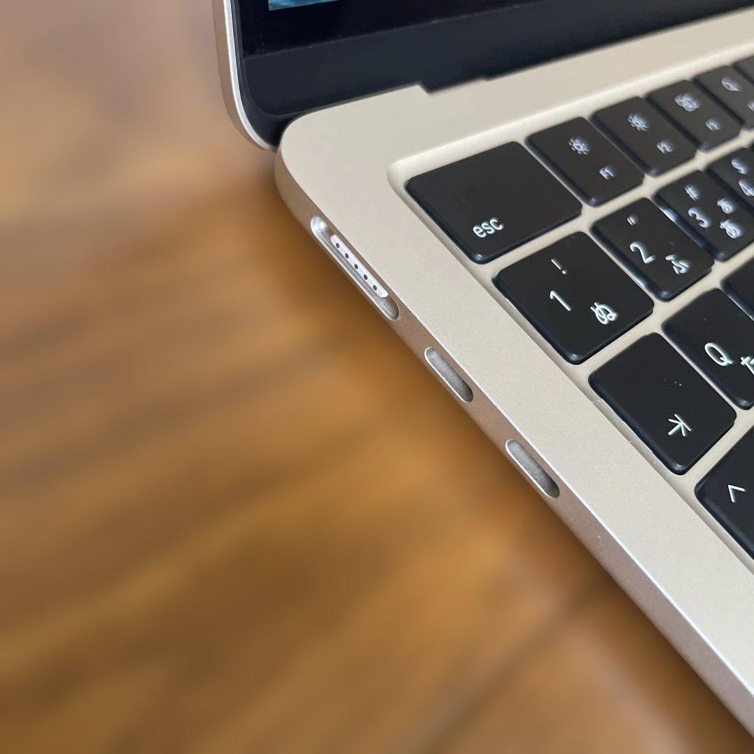 Apple MacBook Air 13インチ M2チップ スターライト