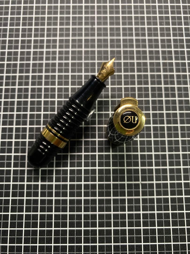 Platinum Glamor 万年筆　字幅M