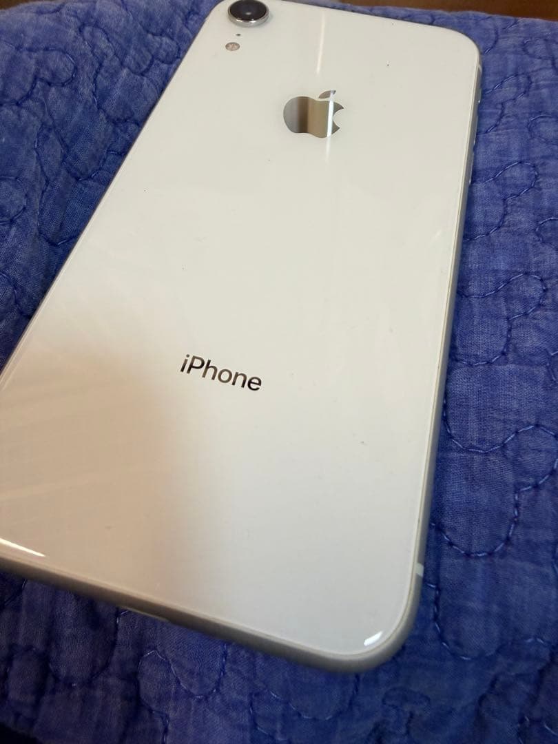 m*i様 iPhone XR 美品 128GB ホワイト 本体 新品ガラスフィル