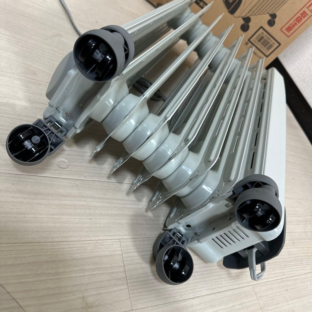 未使用品 デロンギ オイルヒーター RHJ10F0812-SG 管理No.i1