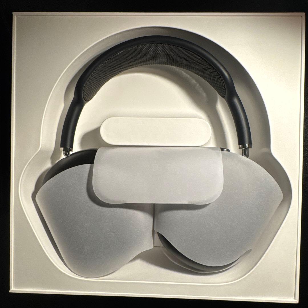 AirPods Max スペースグレイ　英雄巨人タイタス