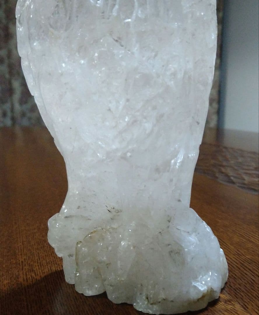 手掘りフクロウ　天然水晶