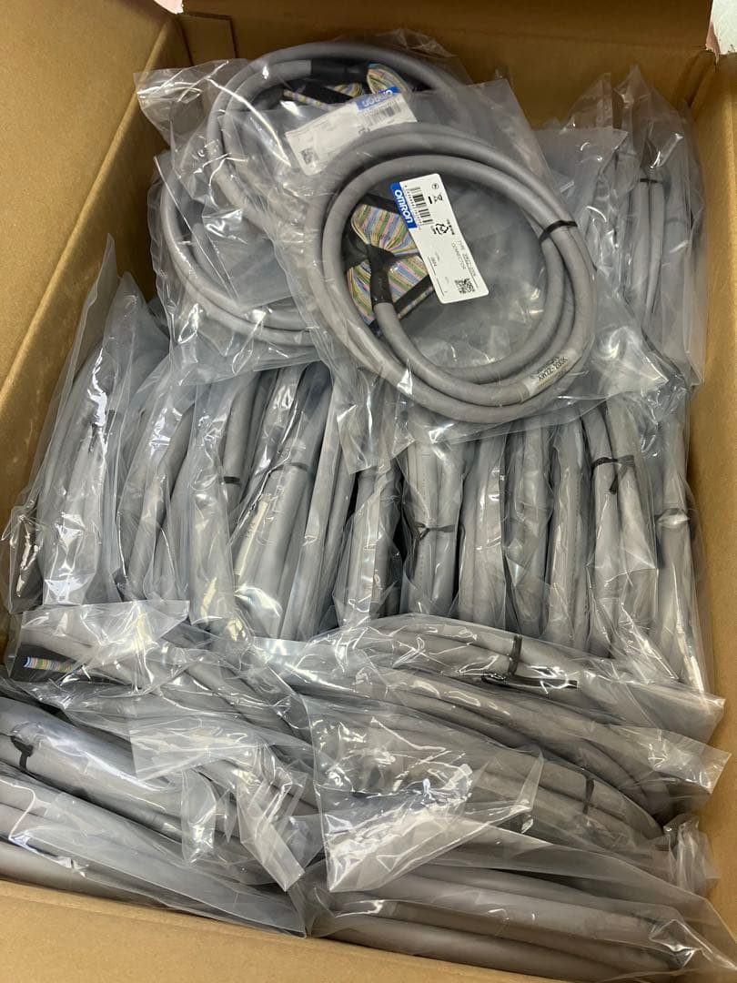 【40個セット】XW2Z-200K 2m OMRON