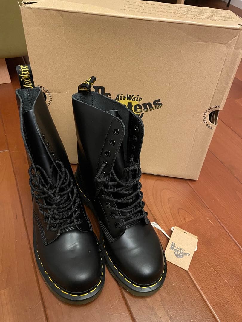 【新品】Dr. Martens 10ホールブーツ　ブラック