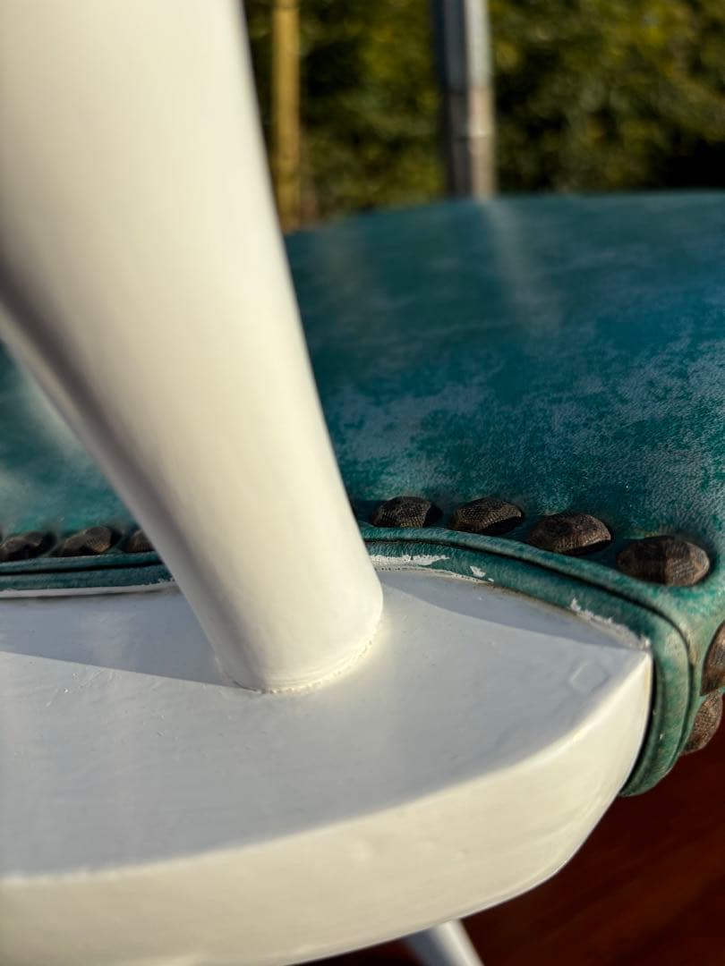 飛騨家具　WINDS太平 白いダイニングチェア② ウィンザーチェア　鋲打ち