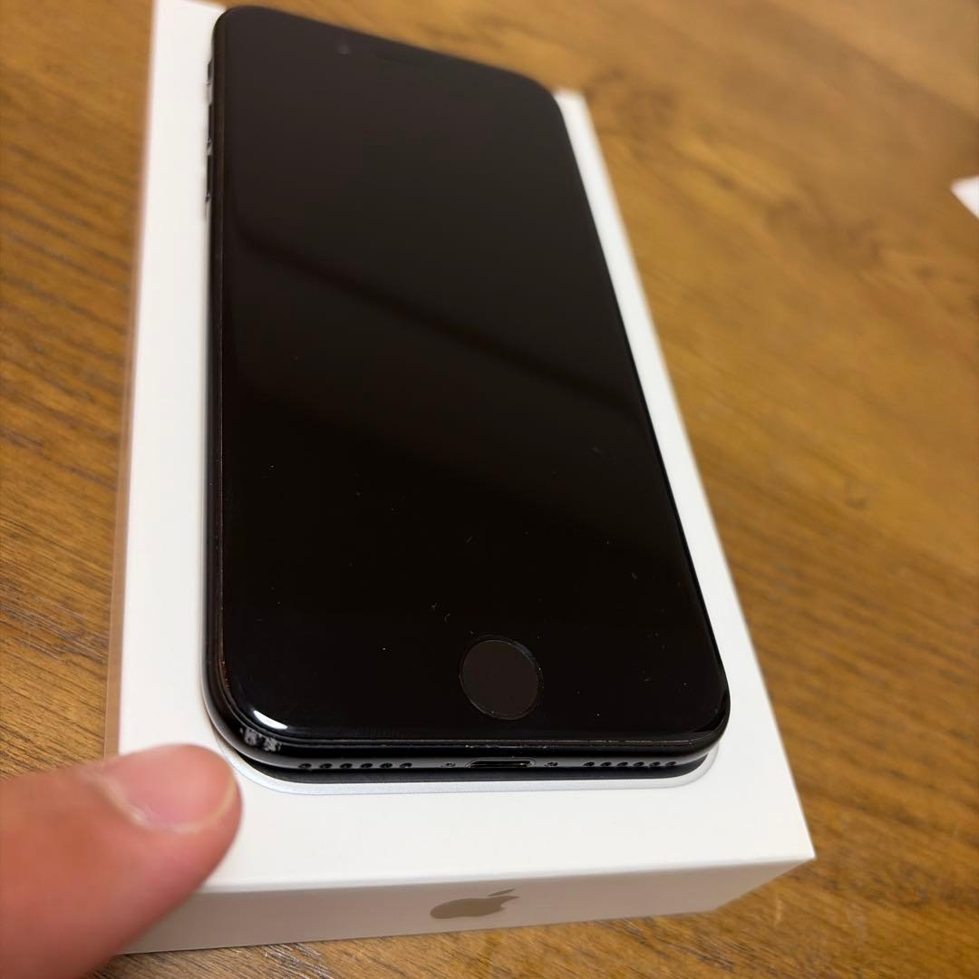 コ*ン様 iphonese 第2世代 本体 64 SIMロックなし