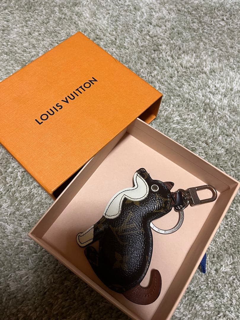 LOUIS VUITTON 犬型キーホルダー