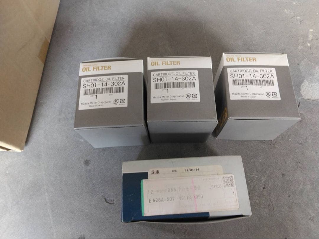 マツダ純正　ＳＫＹＡＣＴＩＶ−Ｄ　０Ｗ−３０　２０Ｌ　オイルフィルター他