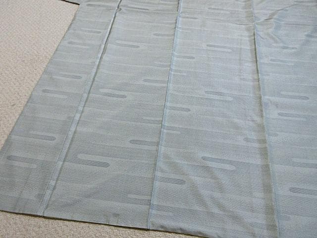 白大島紬：美品：横ランダムライン柄：淡いミントグリーン着物：袷正絹：P35