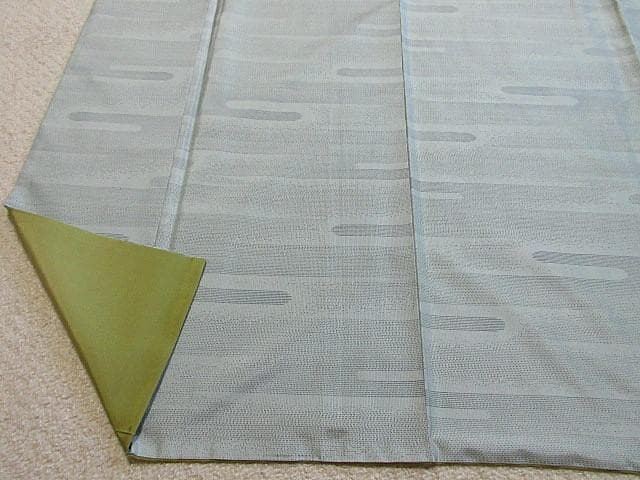 白大島紬：美品：横ランダムライン柄：淡いミントグリーン着物：袷正絹：P35