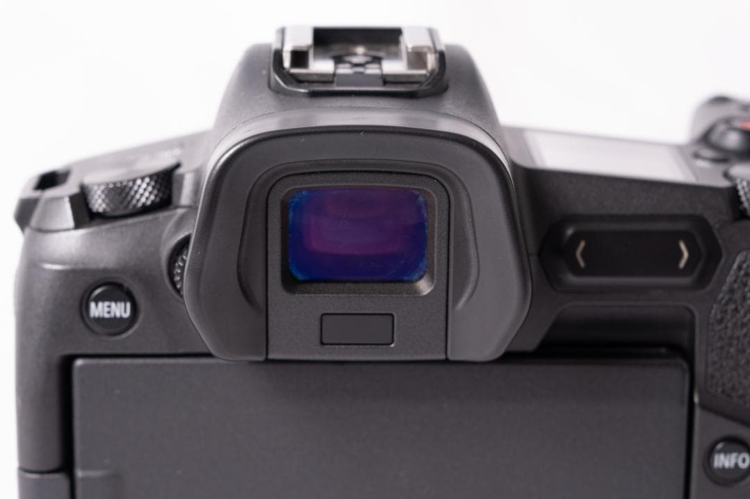 Canon EOS R ミラーレスカメラ　ボディ