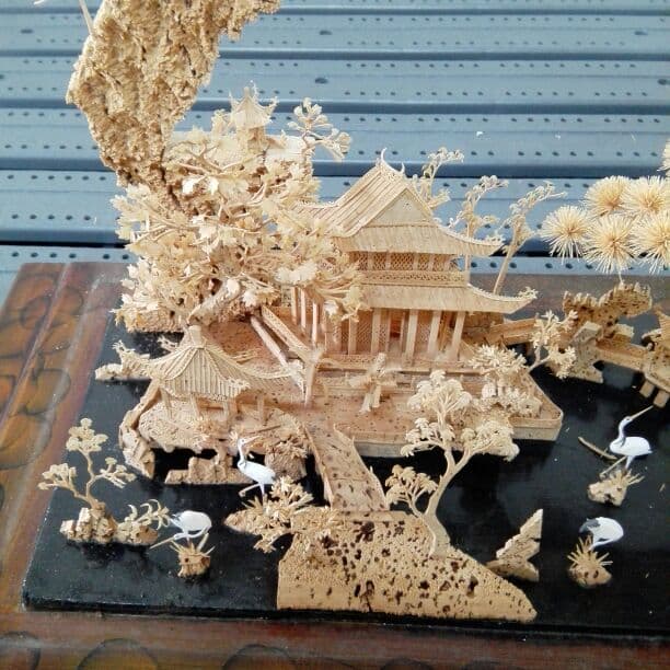 工芸品　状態良好。手の込んだ作り。